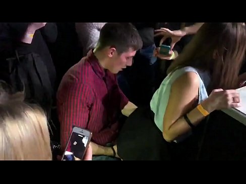❤️ Ubulili bangempela ku-nightclub yaseRussia. Intombazane yaseRussia eneminyaka engu-18 ubudala ingene endunu nasesithweni sangasese e-nightclub Ividiyo yocansi ku-zu.pornsexer.ru ️❤
